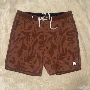 Vuori Cruise Board Shorts Mens 32 Brown Abstract Swim Trunks 7” V314